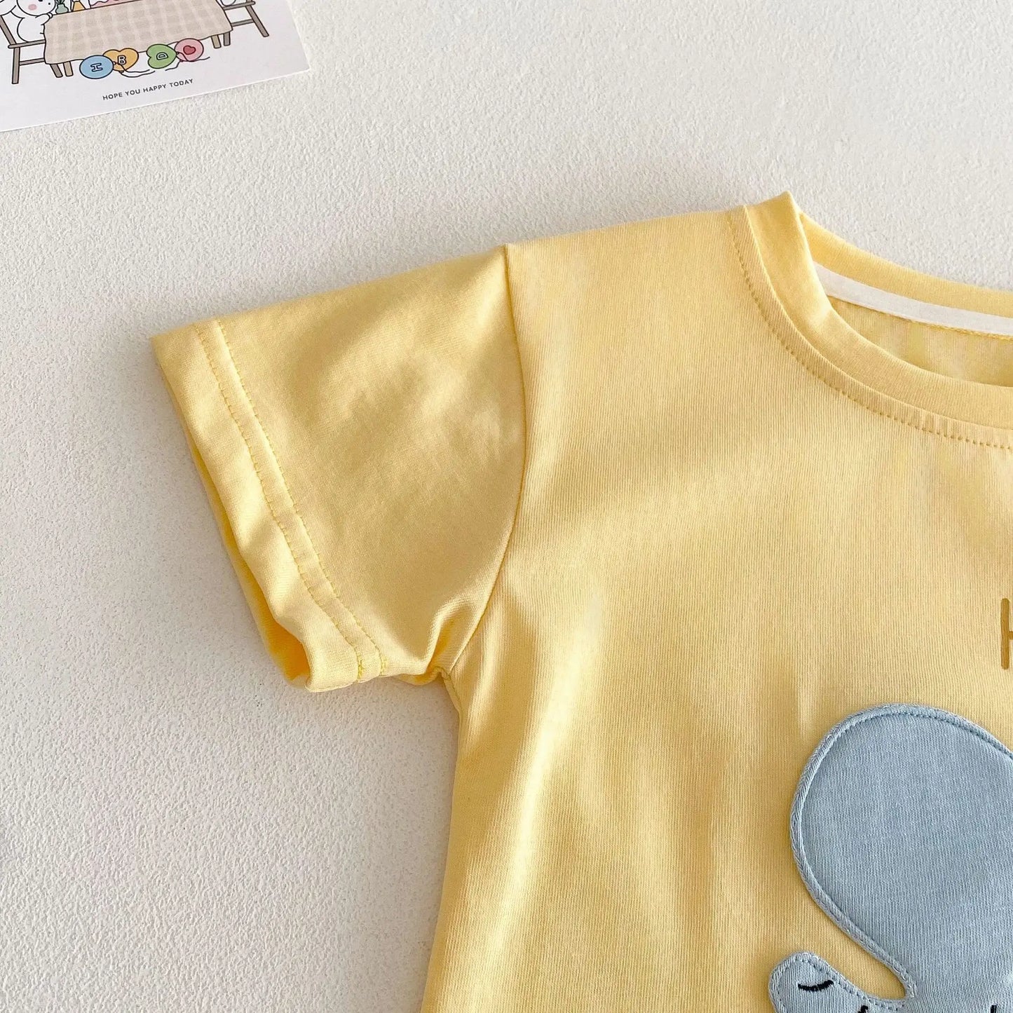 Nouvelle collection été 2026 : T-shirt décontracté à manches courtes pour enfants (0-5 ans) avec patchs de dessins animés mignons et imprimé lettres – Doux et confortable pour filles et garçons