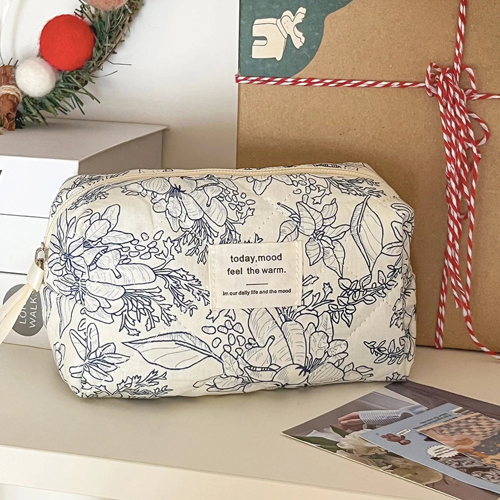 Women's Vintage Floral Handbag, Portable Zipper Cosmetic Bag, Makeup Pouch, Travel Toiletry Bag, Quilted Powders, Wholesale