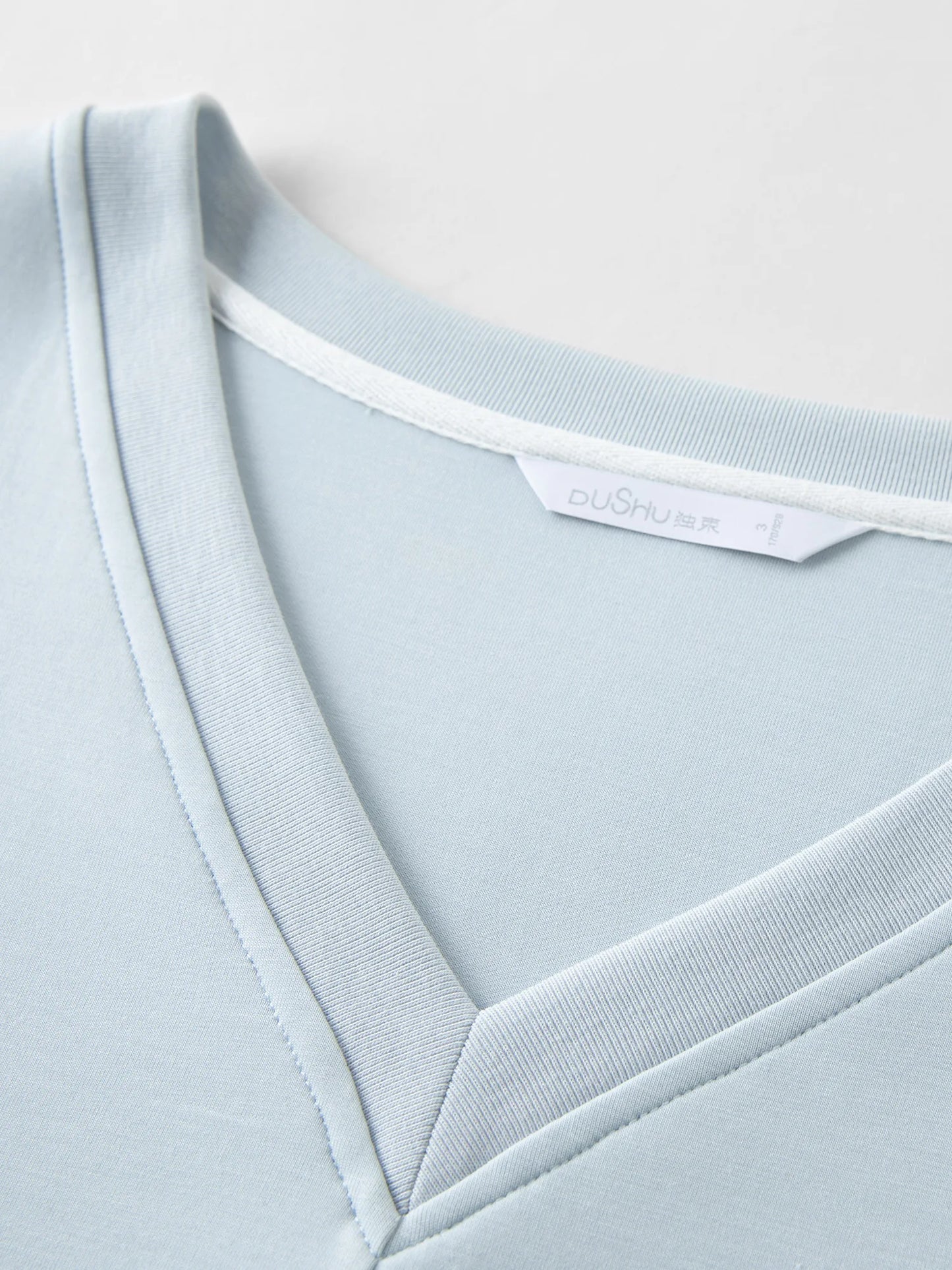 T-shirt femme asymétrique plissé — taille définie, printemps 2026, col en V, manches courtes