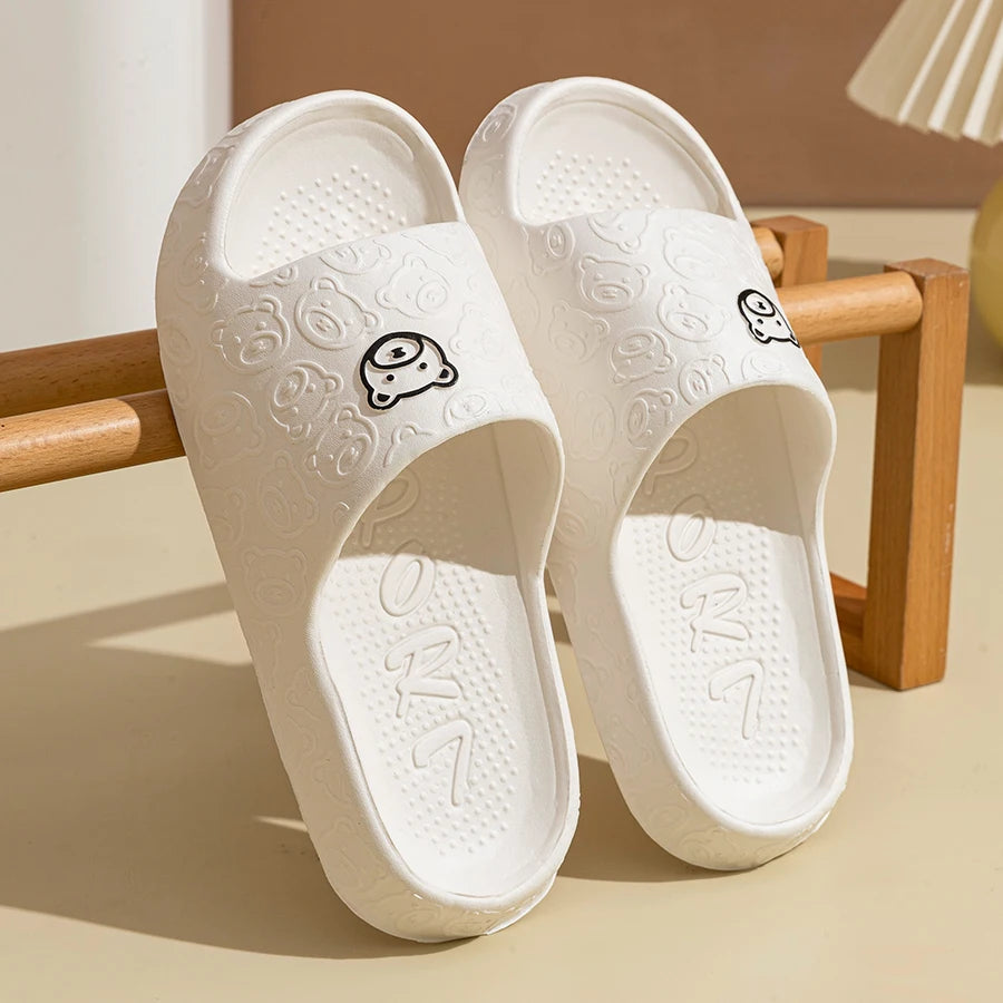 Pantuflas de verano para hombre y mujer, sandalias estampadas de osito, para baño interior, antideslizantes, suaves, zapatos casuales para dormitorio, para pareja