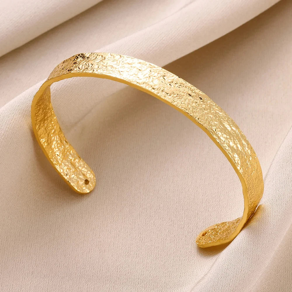 Bracelets d'ouverture à motif de bosse classique exquis pour femmes, manchette, couleur or, acier inoxydable, ornement à main, cadeau