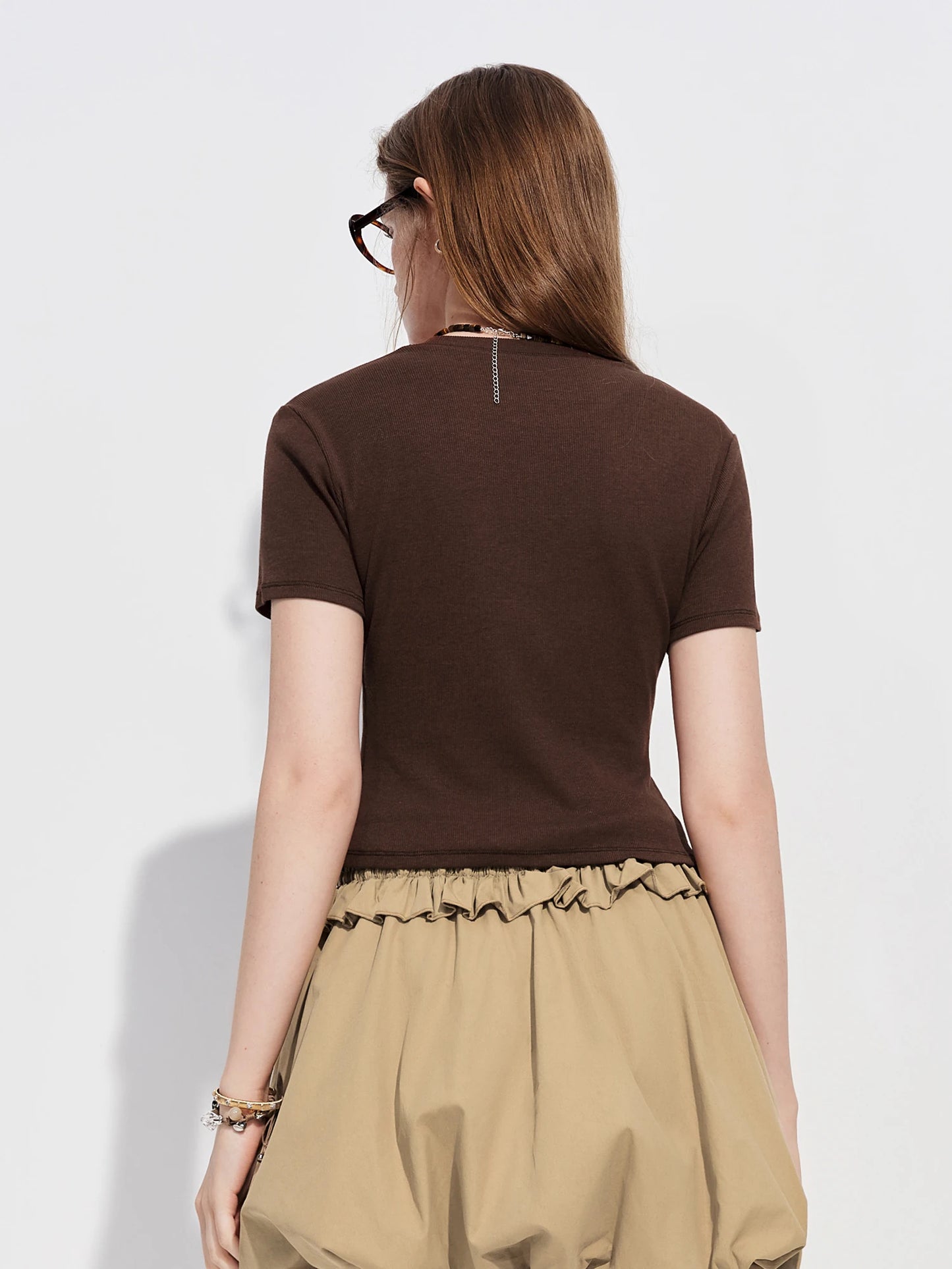 T-shirt femme en piqué ajusté et polyvalent — printemps 2026, coton ajusté, manches courtes