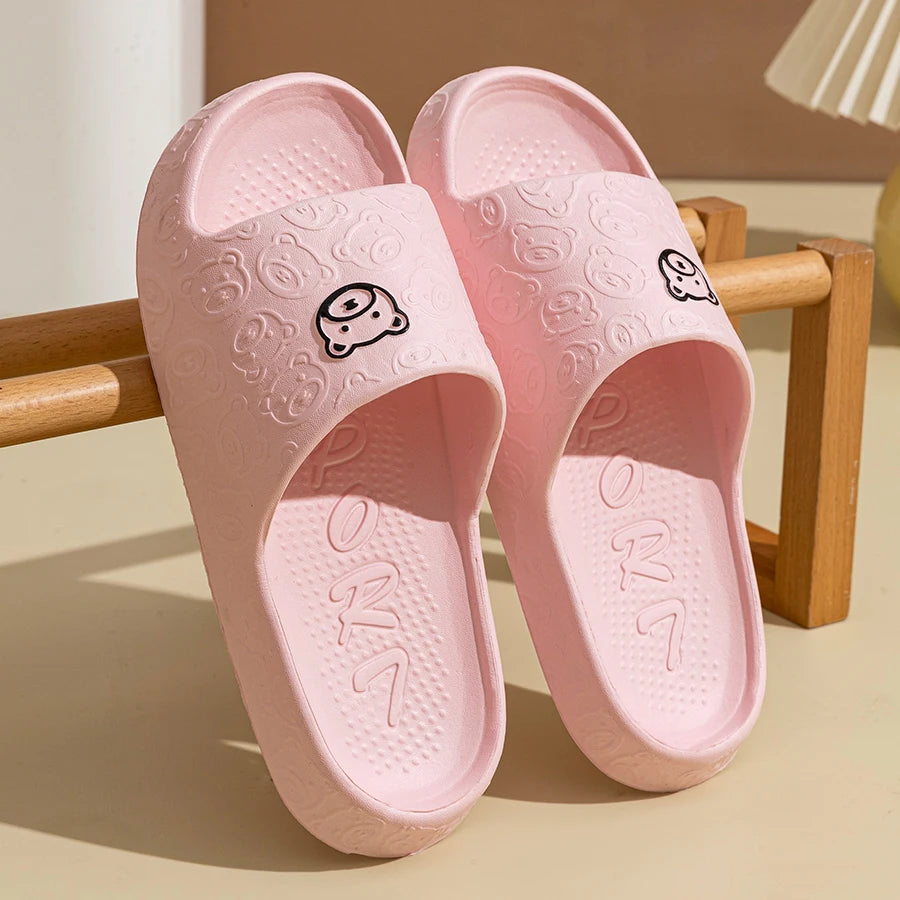 Pantuflas de verano para hombre y mujer, sandalias estampadas de osito, para baño interior, antideslizantes, suaves, zapatos casuales para dormitorio, para pareja