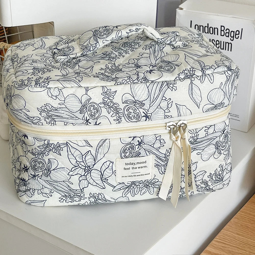 Women's Vintage Floral Handbag, Portable Zipper Cosmetic Bag, Makeup Pouch, Travel Toiletry Bag, Quilted Powders, Wholesale
