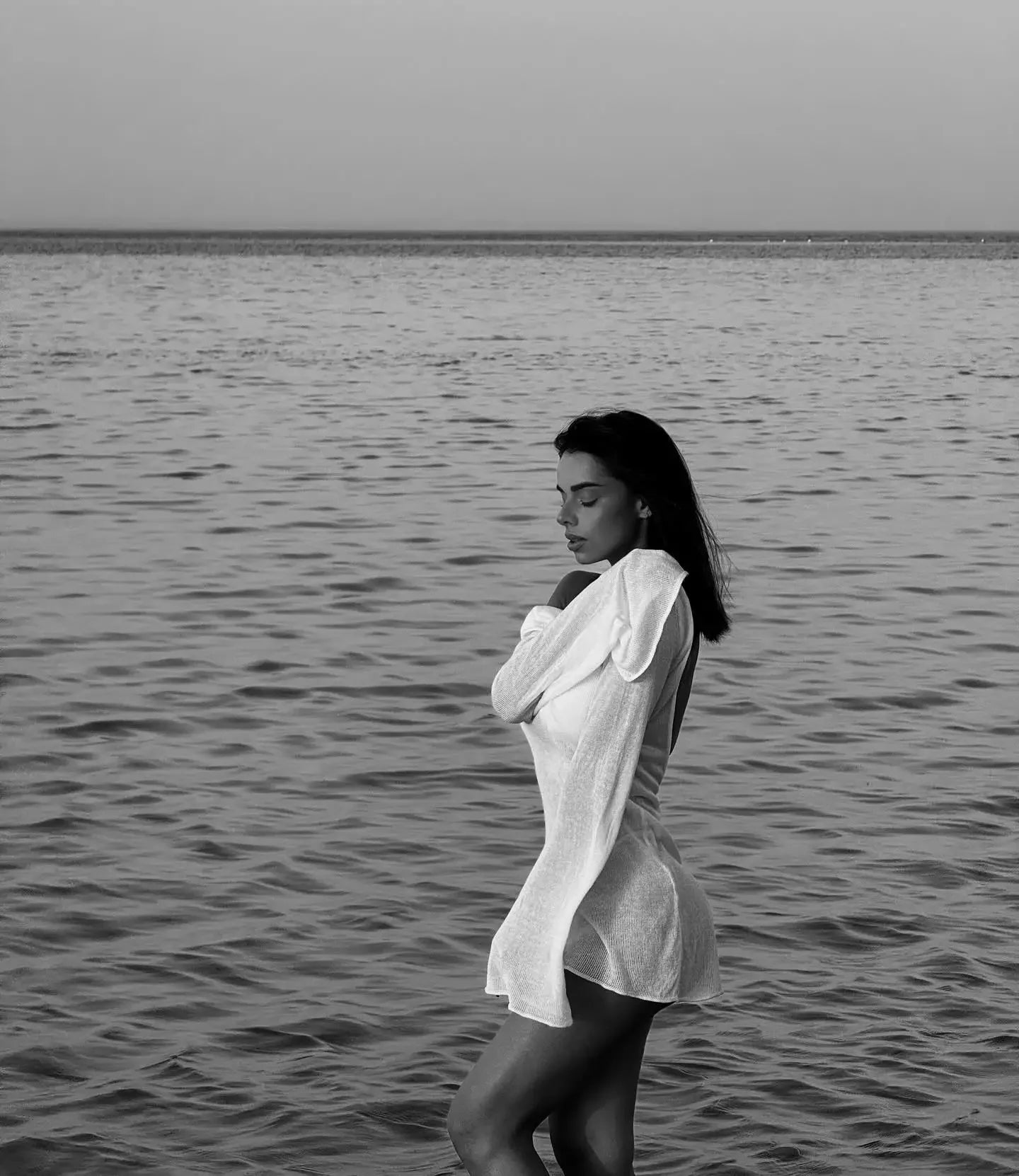 Robe de plage en tricot transparent pour femmes, dos nu, manches cloche, couleur unie, coverups de bain, élégante, col rond, mini, été, 2025, K98