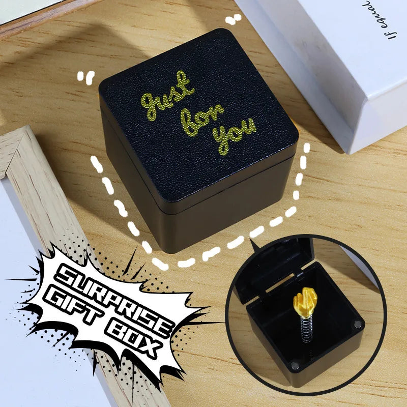 Cadeau de farces de noël intéressant, doigt du milieu dans la boîte, cadeaux créatifs amusants, décoration de bureau, de maison