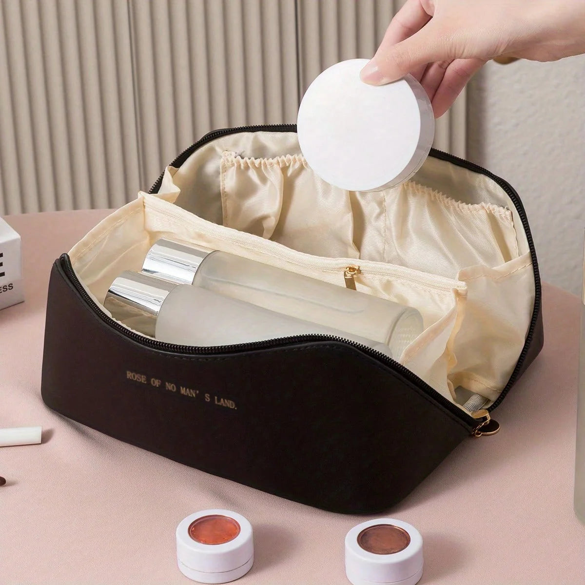 Trousse de Maquillage de Luxe Femme — Toilette, Poudres & Cosmétiques Voyage