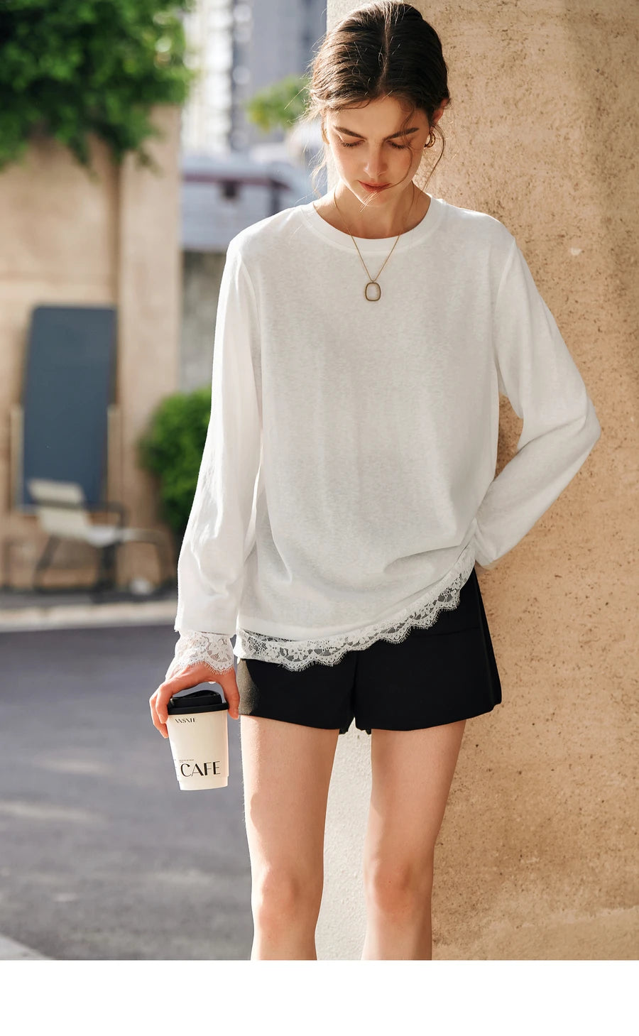 T-shirt femme en coton blanc automne 2026 — décontracté, ample, col rond, manches longues en dentelle