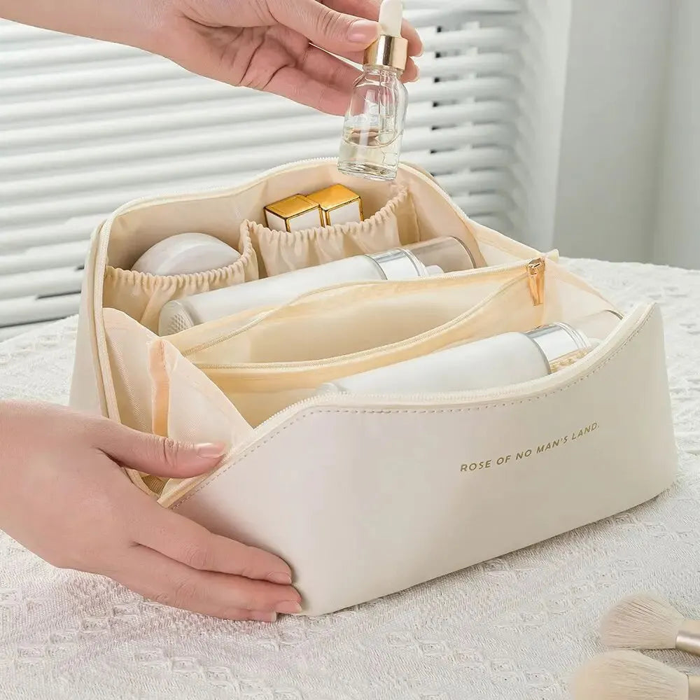 Trousse de Maquillage de Luxe Femme — Toilette, Poudres & Cosmétiques Voyage