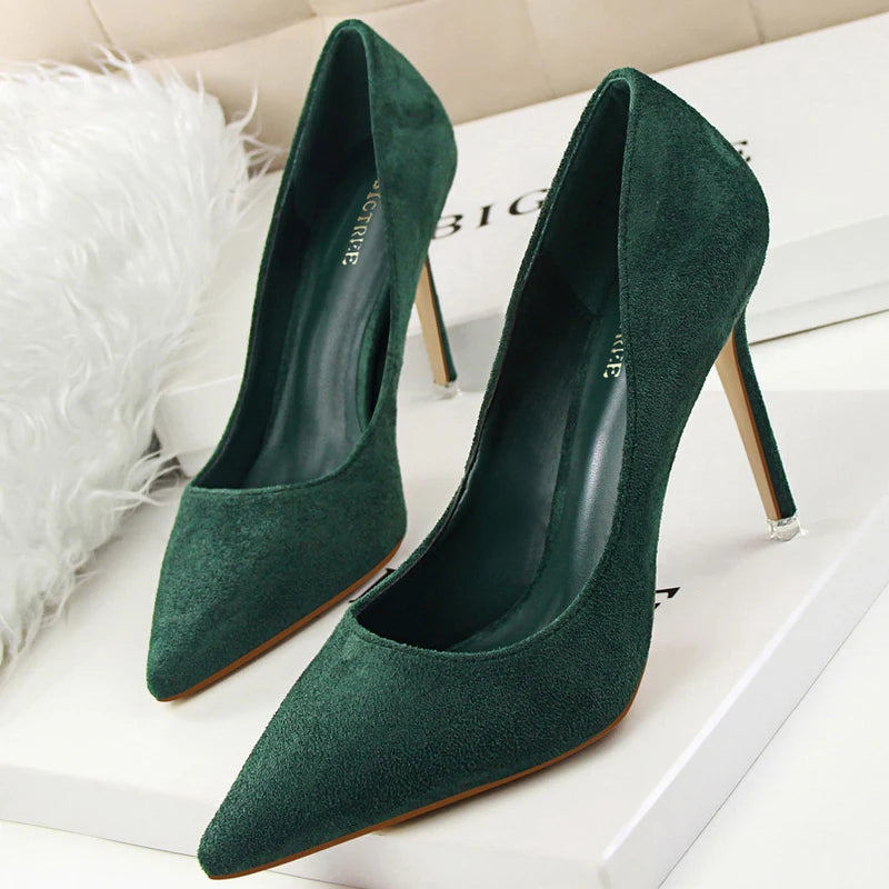 Escarpins à Talons Hauts Bout Pointu Femme — Élégance & Glamour