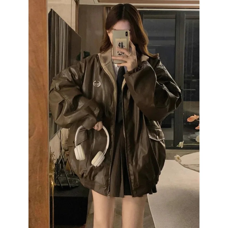 Chaqueta de cuero de PU estilo Maillard con abrigo de lana de cordero por ambos lados para mujer Y2K, nueva chaqueta acolchada de algodón de terciopelo tipo locomotora de invierno