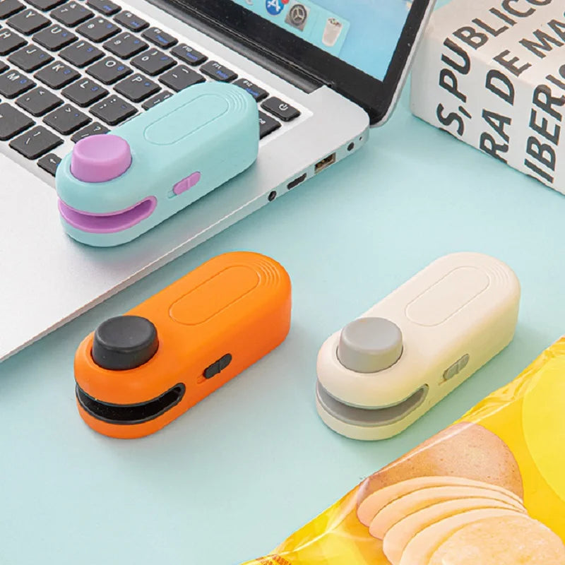 2-in-1 Mini Portable Sealer Heat Sealer for Snacks Home Use Rechargeable Sealer Vacuum Sealer Snacks Plastic Bag Heat Sealer