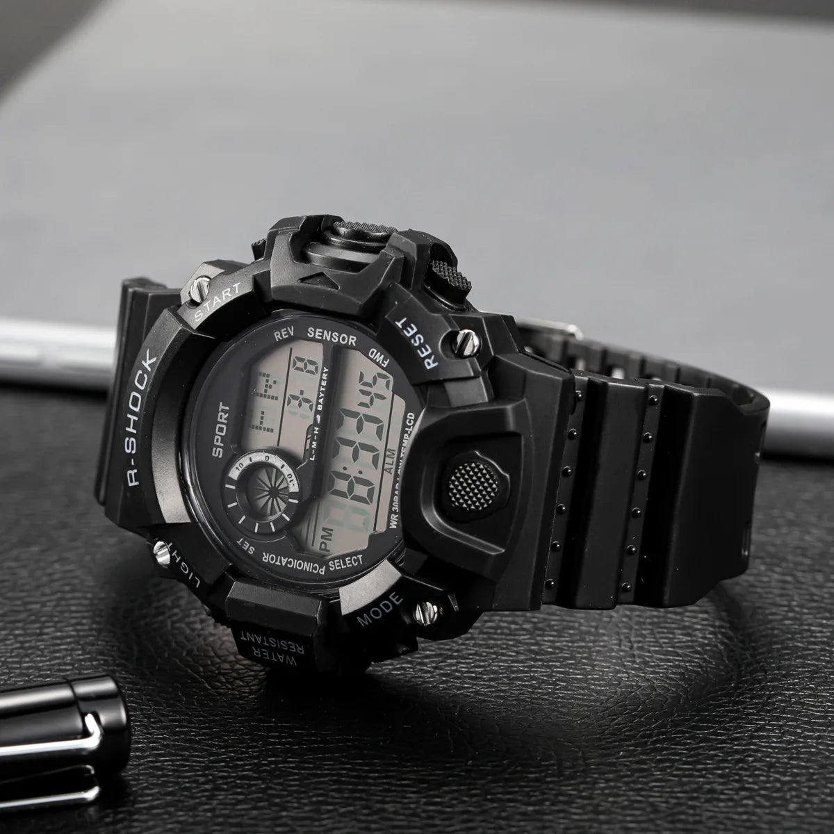 Montre pour hommes de mode sport montre-bracelet électronique grand cadran multifonctionnel étanche alarme lumineuse enfants montre militaire pour hommes