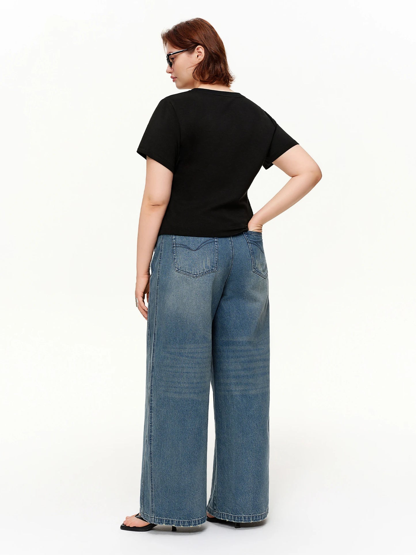 T-shirt femme asymétrique plissé — taille définie, printemps 2026, col en V, manches courtes