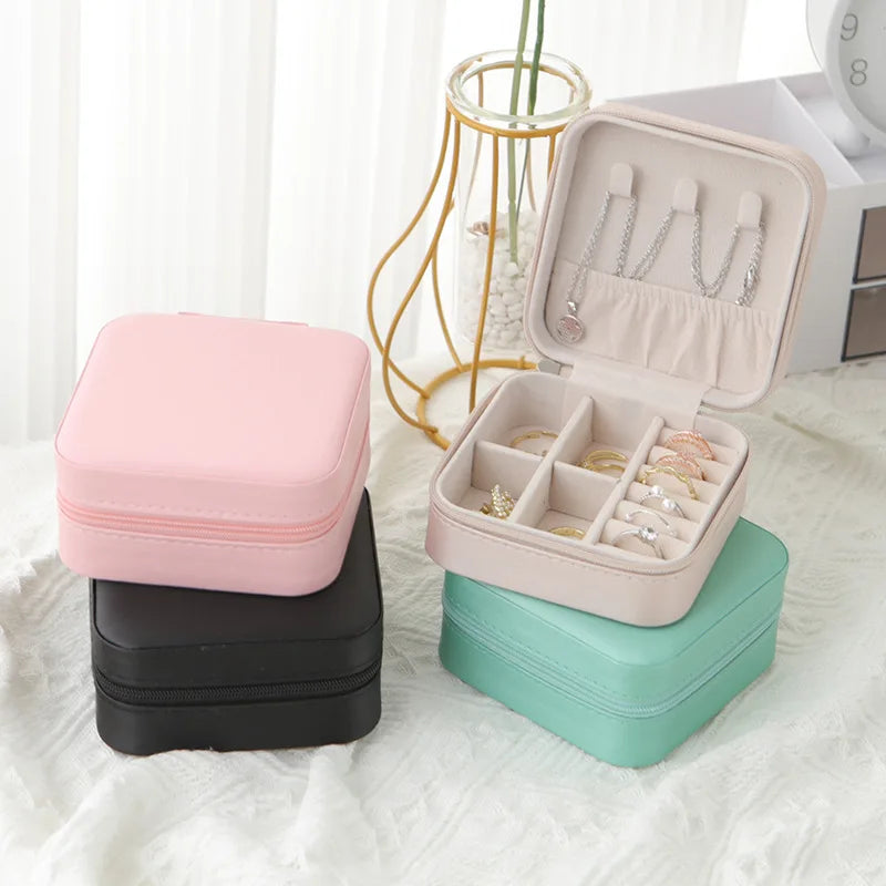 Portable jewelry storage box, jewelry storage box, earrings, necklaces, rings, layered mini jewelry display case