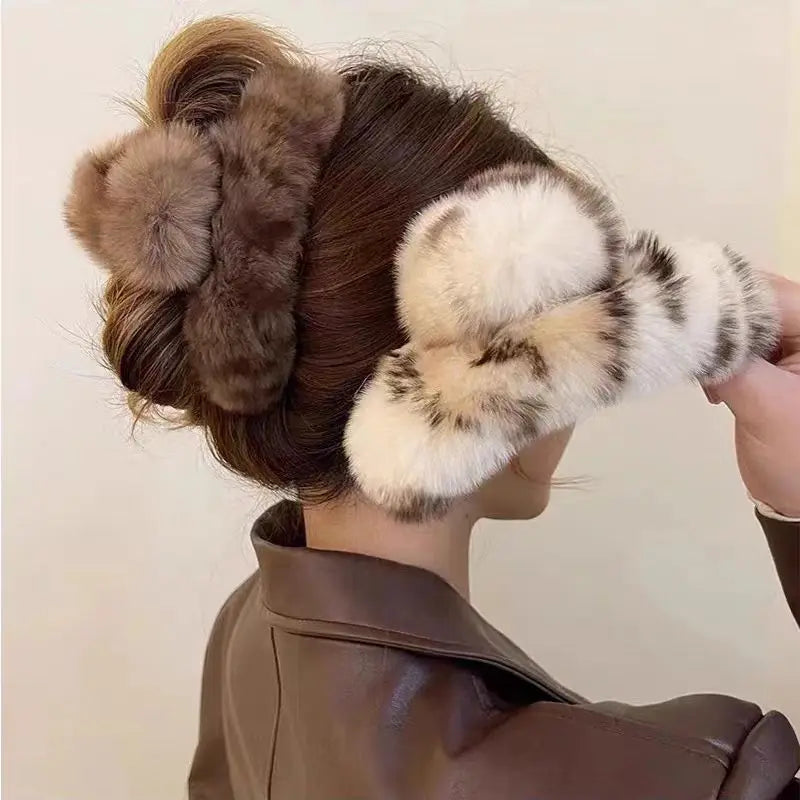 Grande pince en peluche avec une sensation haut de gamme, pince à cheveux poilue d'automne et d'hiver, tempérament féminin et coiffure, 1/2 pièces