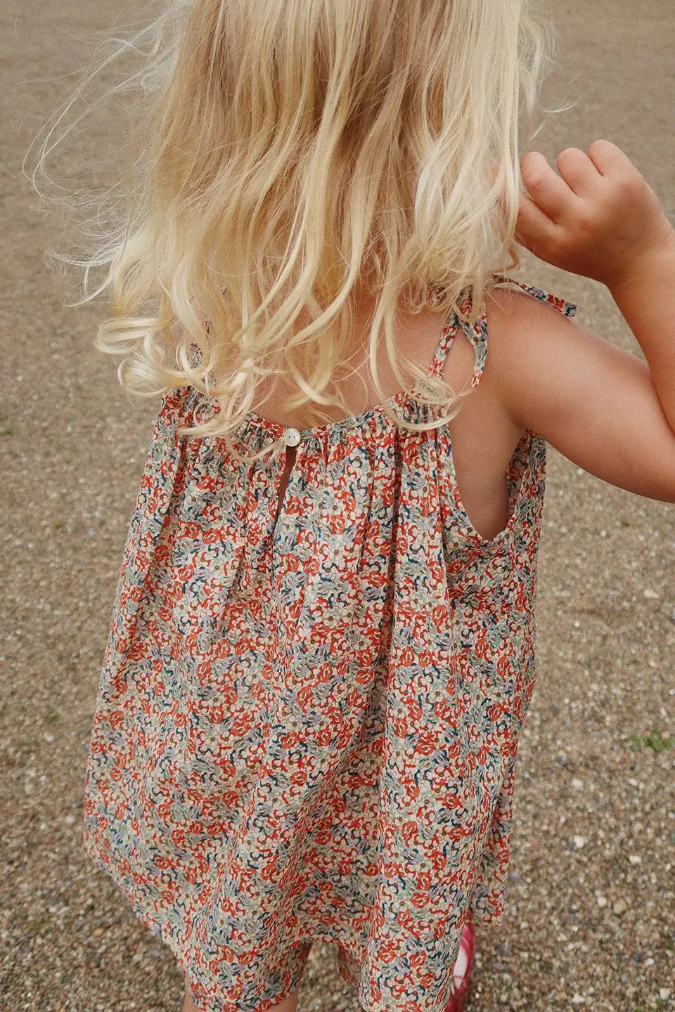 Robes d'été en coton pour bébés filles 2026 — débardeurs à imprimé floral, t-shirts, shorts, ensembles enfants