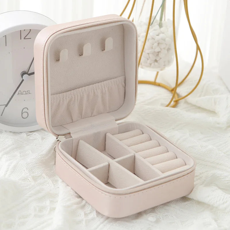 Portable jewelry storage box, jewelry storage box, earrings, necklaces, rings, layered mini jewelry display case